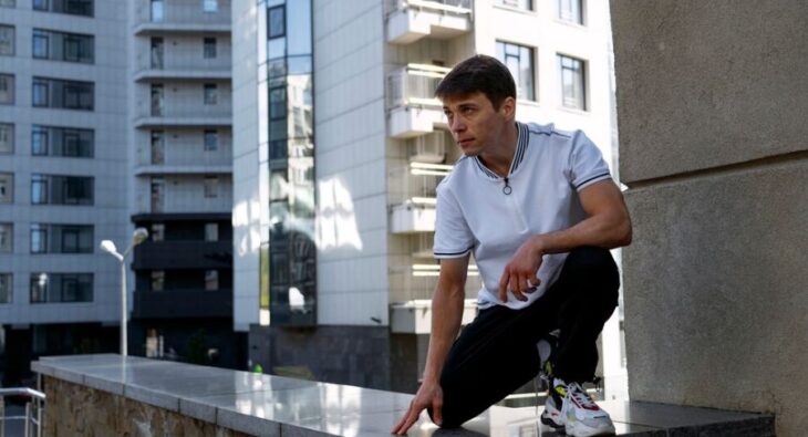 Męskie koszulki streetwear: Jak wyróżnić się w tłumie?